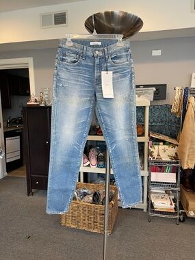 Moussy Skinny Leg Jeans NWT Light Wash Size 27 Distressed Medium Rise SAAB